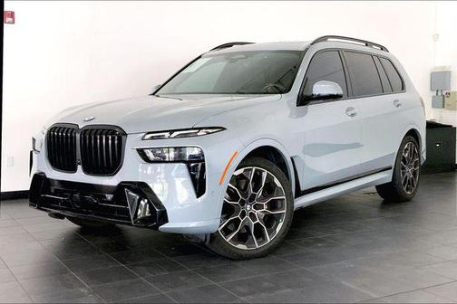 Gray Metallic 2023 BMW X7 xDrive40i