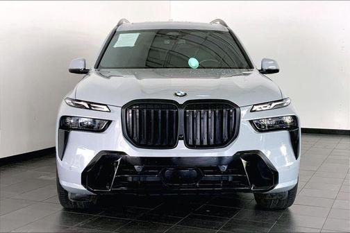 Gray Metallic 2023 BMW X7 xDrive40i