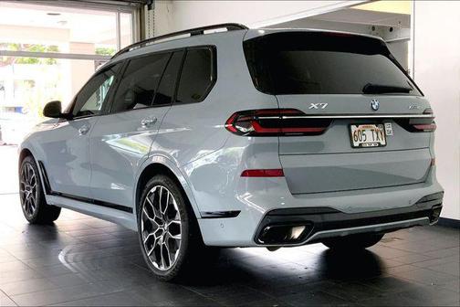 Gray Metallic 2023 BMW X7 xDrive40i