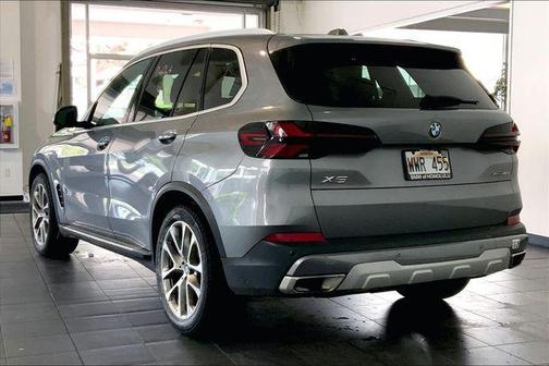 Gray Metallic 2024 BMW X5 xDrive40i