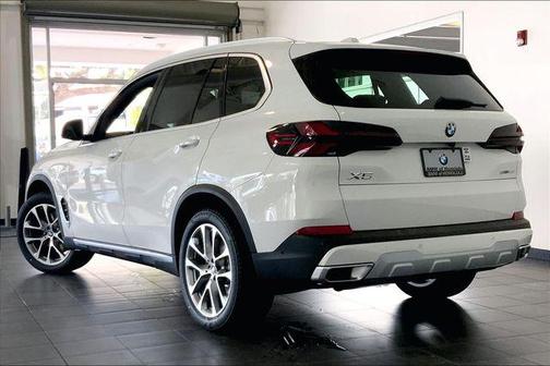 Alpine White 2026 BMW X5 sDrive40i
