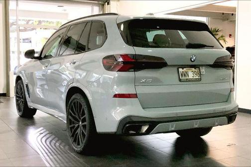Gray Metallic 2024 BMW X5 sDrive40i
