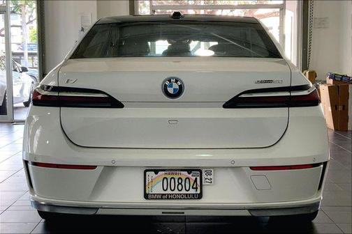 White Metallic 2025 BMW i7 eDrive50
