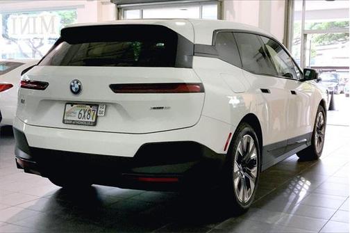 2025 BMW iX xDrive50