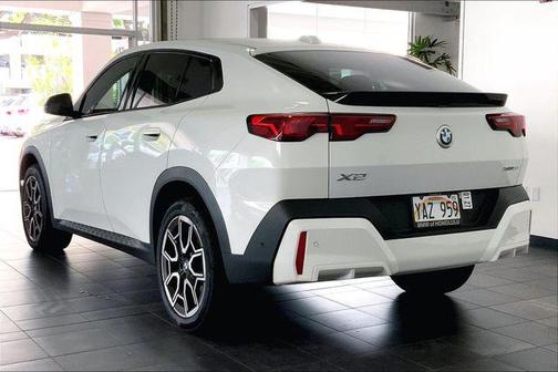 Alpine White 2025 BMW X2 xDrive28i