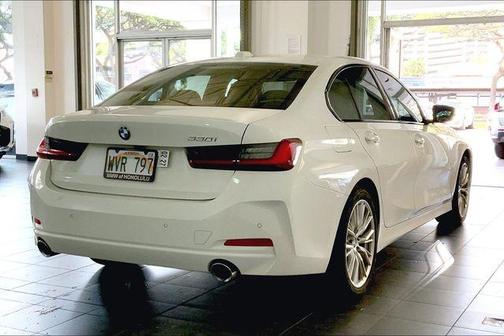 Alpine White 2023 BMW 330 330i