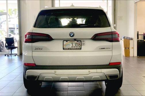 White Metallic 2023 BMW X5 xDrive45e