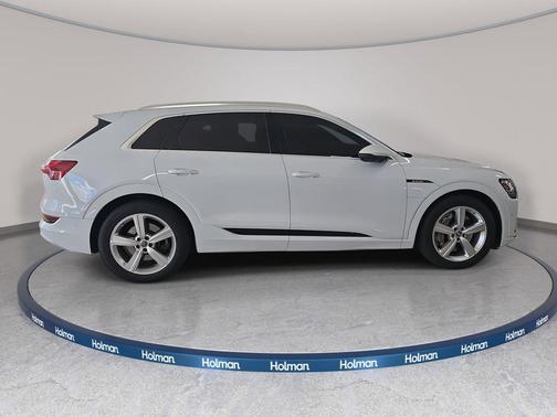 2019 Audi e-tron Premium Plus