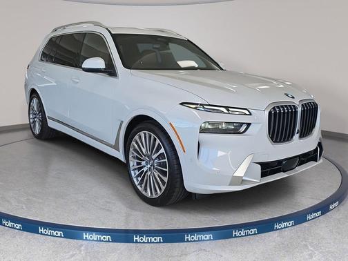 Mineral White Metallic 2026 BMW X7 xDrive40i