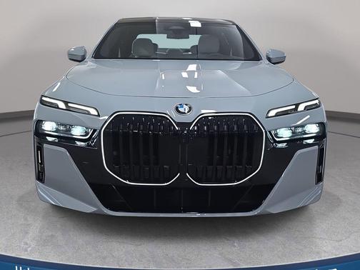 2025 BMW 760 xDrive
