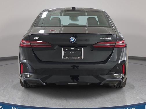 Black Sapphire Metallic 2026 BMW i5 eDrive40