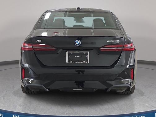 Black Sapphire Metallic 2026 BMW i5 eDrive40