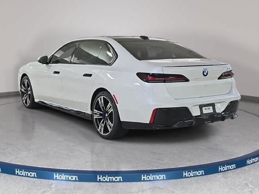 Mineral White Metallic 2023 BMW 740 i