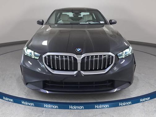 Dark Graphite Metallic 2026 BMW 530 i