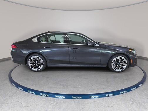 Dark Graphite Metallic 2026 BMW 530 i