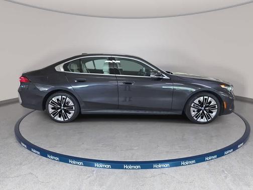 Dark Graphite Metallic 2026 BMW 530 i