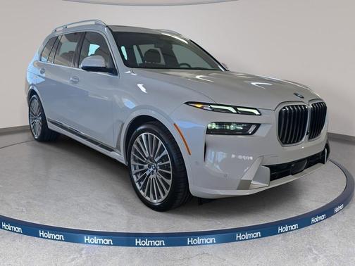 Mineral White Metallic 2026 BMW X7 xDrive40i