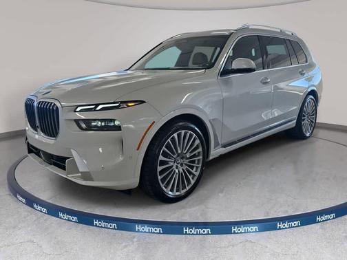 Mineral White Metallic 2026 BMW X7 xDrive40i