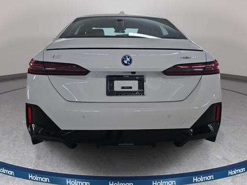 Alpine White 2026 BMW i5 eDrive40