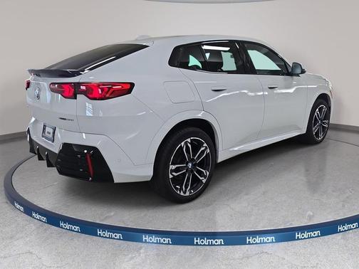 Alpine White 2025 BMW X2 xDrive28i
