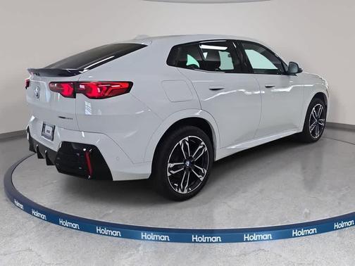 Alpine White 2025 BMW X2 xDrive28i