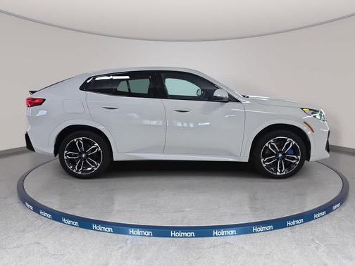 Alpine White 2025 BMW X2 xDrive28i