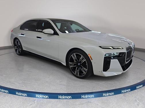 Mineral White Metallic 2023 BMW 740 i