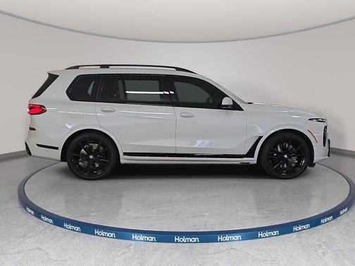 Mineral White Metallic 2024 BMW X7 xDrive40i