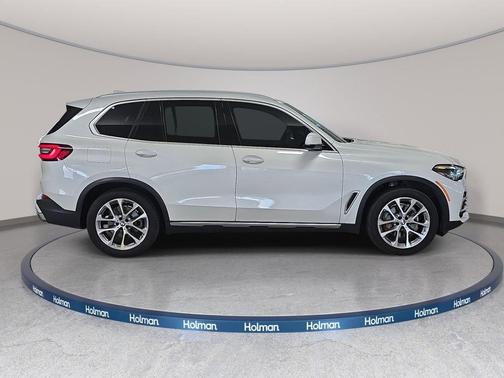 Mineral White Metallic 2021 BMW X5 sDrive40i