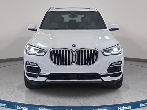 Mineral White Metallic 2021 BMW X5 sDrive40i