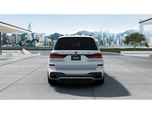 Mineral White Metallic 2027 BMW X7 xDrive40i