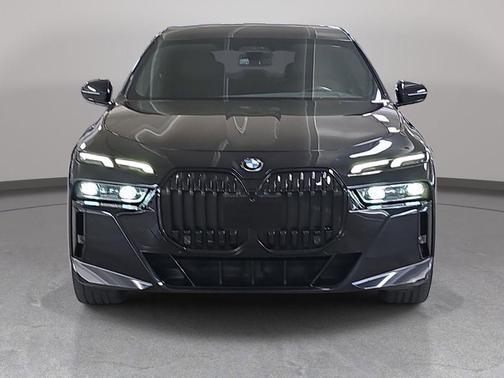 Carbon Black Metallic 2023 BMW 740 i