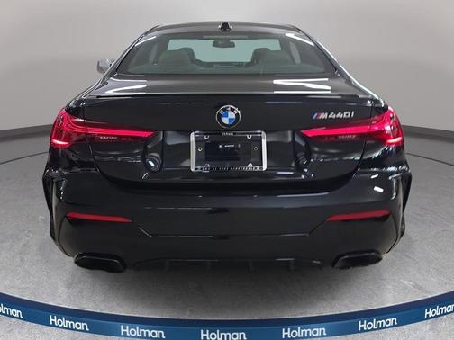 Black Sapphire Metallic 2027 BMW M440