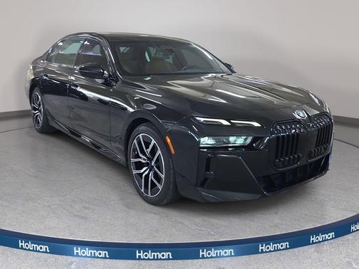 Black Sapphire Metallic 2023 BMW 740 i