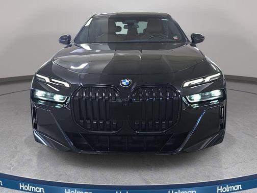 Black Sapphire Metallic 2023 BMW 740 i