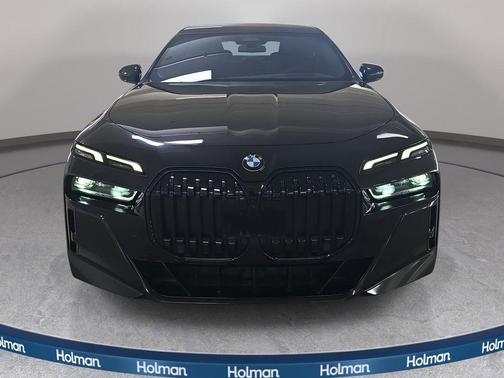 Black Sapphire Metallic 2023 BMW 740 i