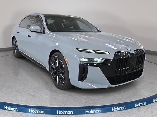 Brooklyn Grey Metallic 2023 BMW 740