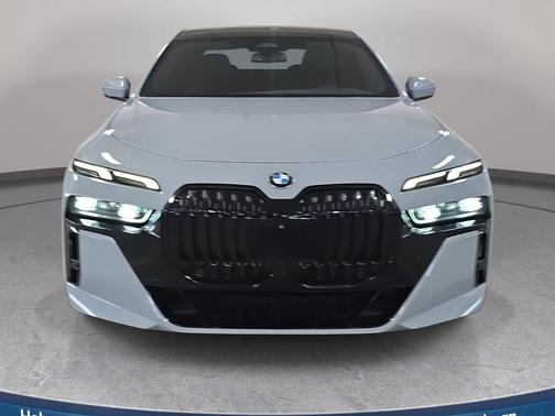 Brooklyn Grey Metallic 2023 BMW 740