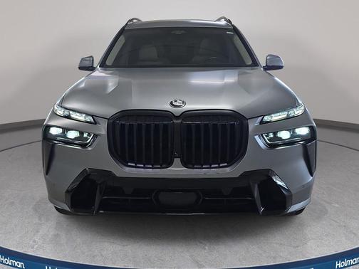Metallic 2024 BMW X7 xDrive40i