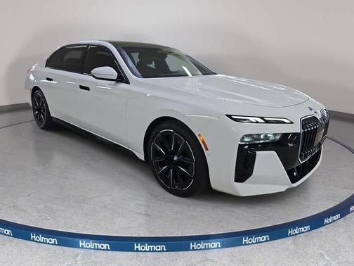 Alpine White 2025 BMW 740 i