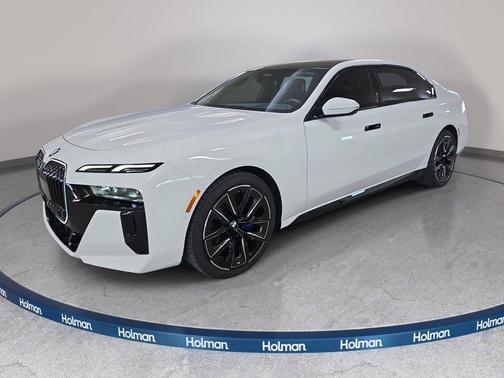 Alpine White 2025 BMW 740 i