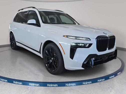 Mineral White Metallic 2026 BMW X7 xDrive40i