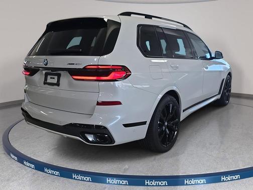 Mineral White Metallic 2026 BMW X7 xDrive40i