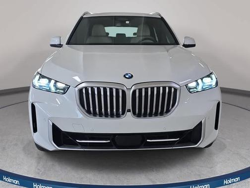 Mineral White Metallic 2024 BMW X5 sDrive40i