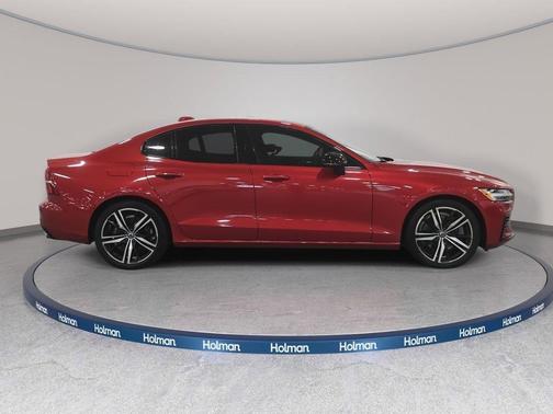 Fusion Red Metallic 2022 Volvo S60 Recharge Plug-In Hybrid T8 R-Design