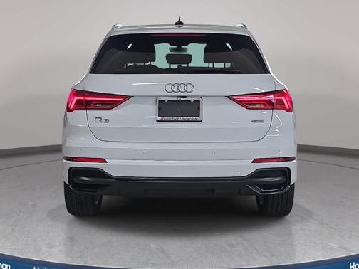 Glacier White Metallic 2022 Audi Q3 45 S line Premium