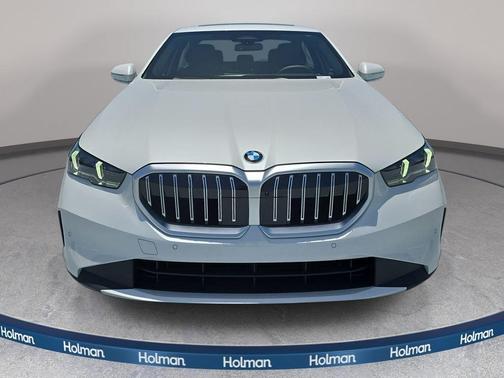 Mineral White Metallic 2027 BMW 530 i