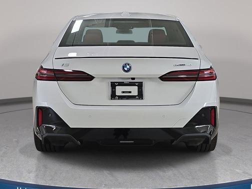 Mineral White Metallic 2026 BMW i5 eDrive40