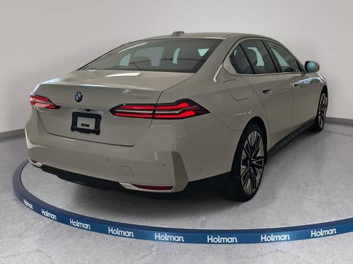 Alpine White 2026 BMW 530 i