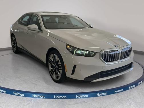 Alpine White 2026 BMW 530 i